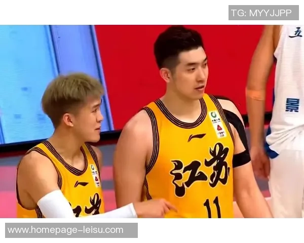 中国男篮新疆队与江苏队激战正酣谁能在这场对决中笑到最后 中国男篮新疆队与江苏队激战正酣谁能在这场对决中笑到最后